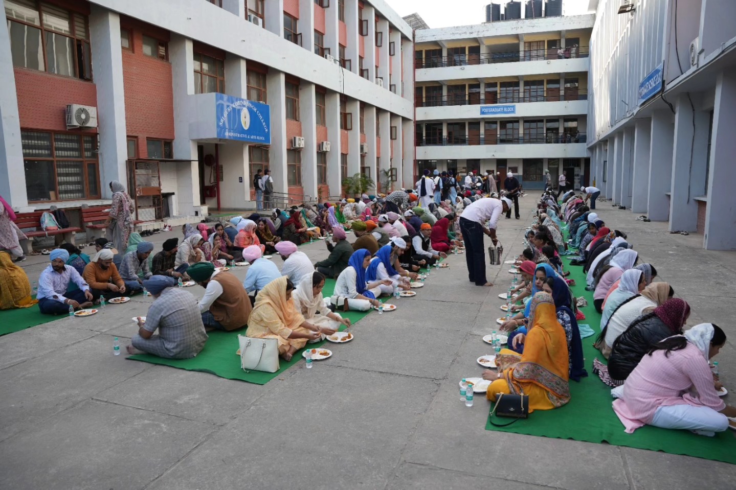 Students, faculty and staff partake in Guru Ka Langar.